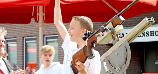 Keizer- en jeugdkoningschieten tijdens Lente in Doornenburg Keizer- en jeugdkoningschieten tijdens Lente in Doornenburg